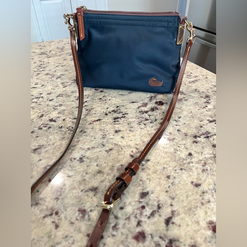 Dooney & Bourke Nylon
Pouchette